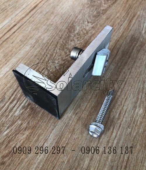 [HCM]Chân L mái tôn gắn pin mặt trời