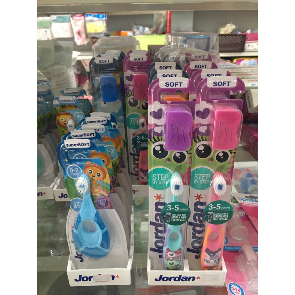 Bàn chải đánh răng trẻ em Jordan - Step 1:0-2 tuổi & Step 2:3-5 tuổi (Màu ngẫu nhiên)