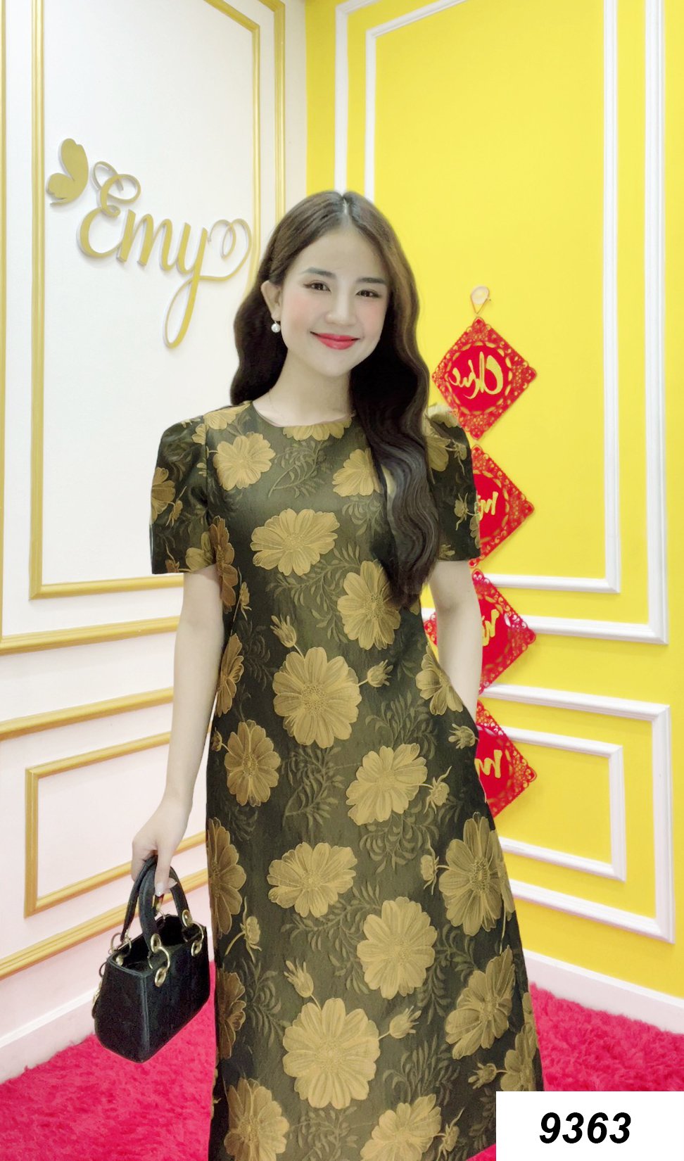 Đầm EMY EM9363 Suông Gấm Vàng