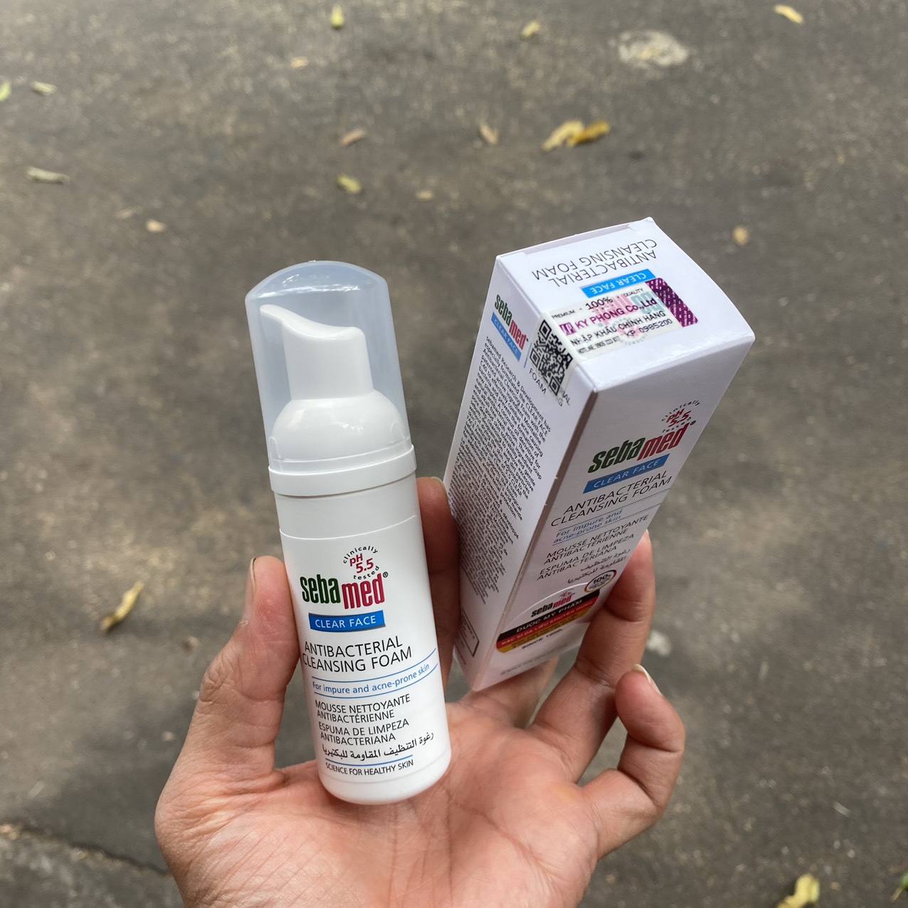 Sữa rửa mặt Sebamed pH5.5 Clear Face AntiBacterial Cleansing Foam 50ml - tạo bọt giảm khuẩn mụn