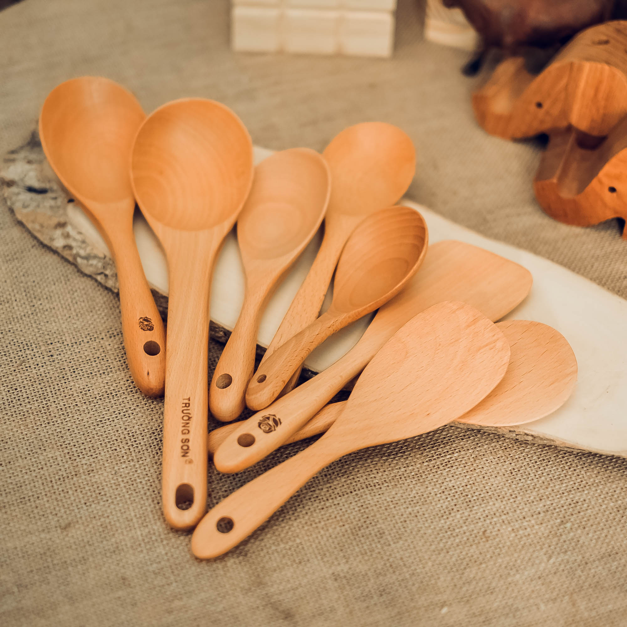 Vá cơm gỗ beech - Wooden rice spoon