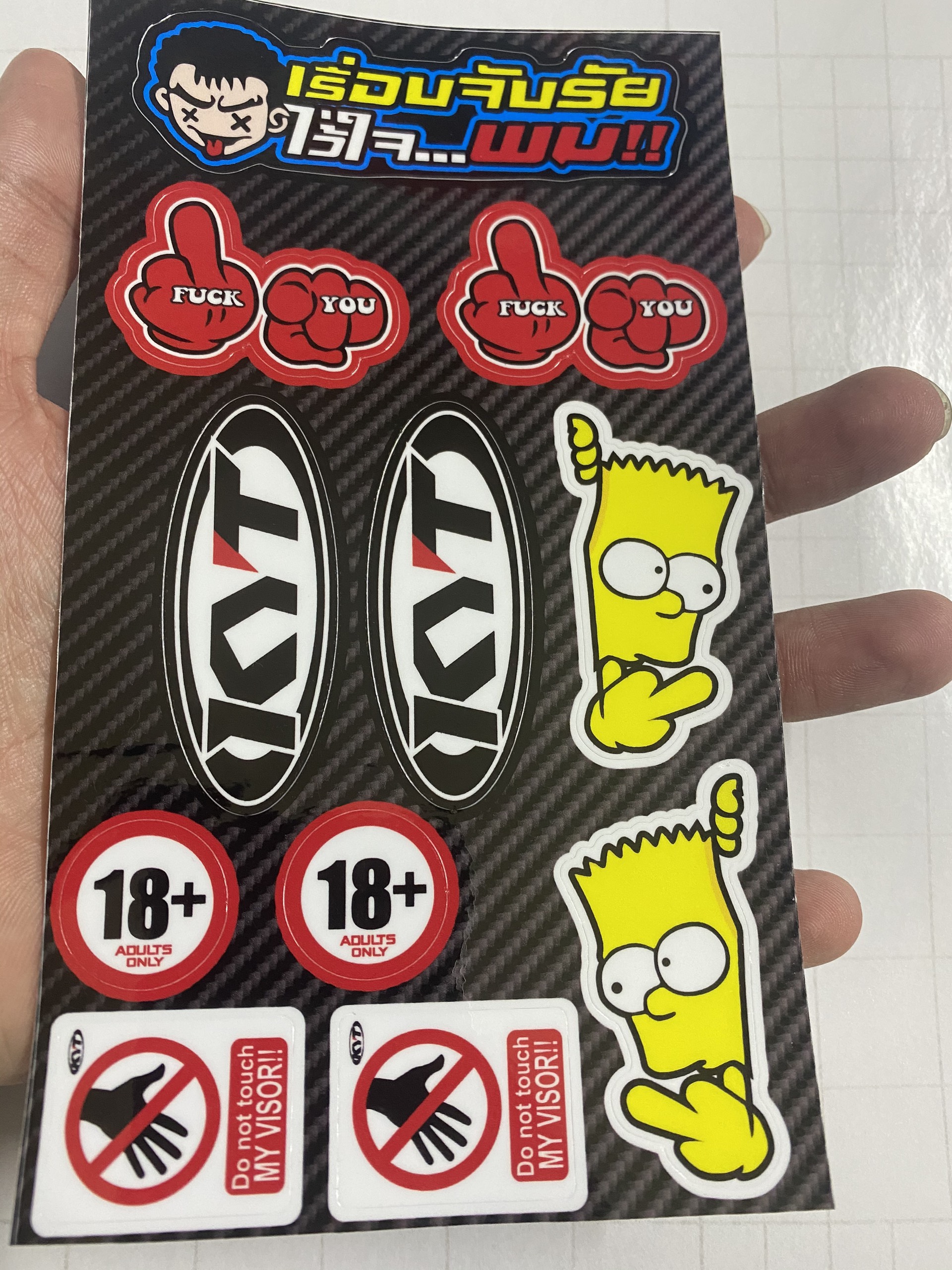 SÉT TEM LOGO BÉ LÈ LƯỠI KYT SIMPSON 10X18CM