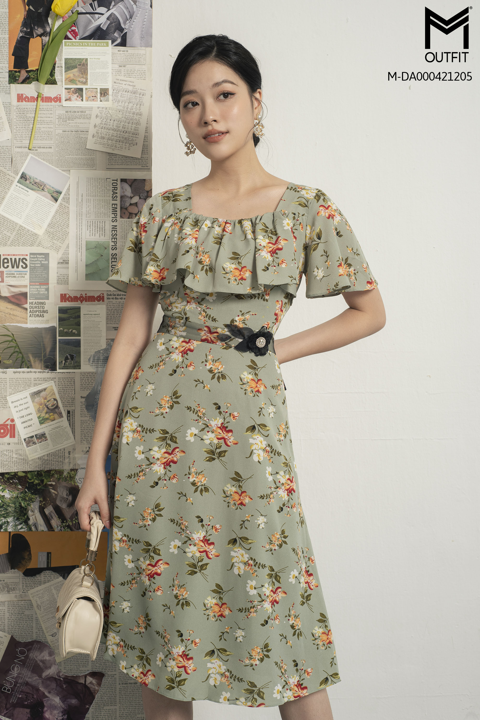 Đầm cổ vuồng, kẹp bèo, đính hoa eo - Mmoutfit