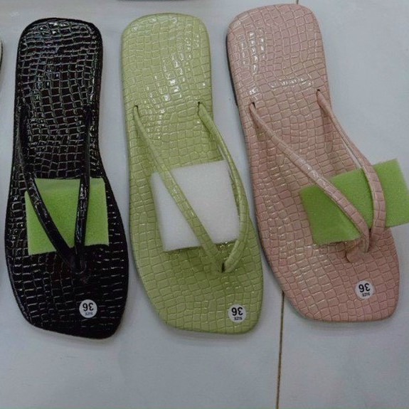 Dép bệt xỏ ngón da rắng