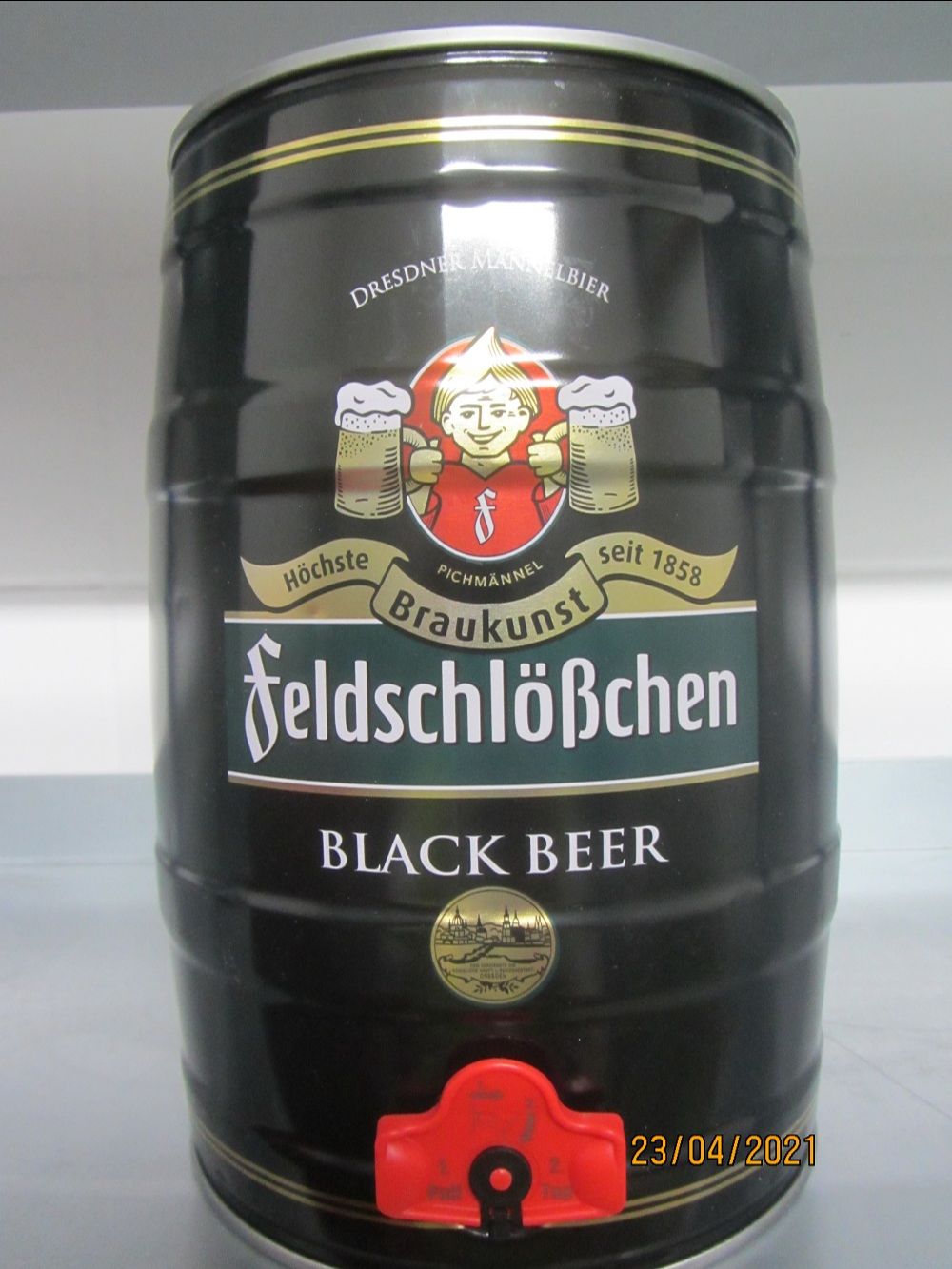 Bia Đức FeldschloBchen Schwarze 5 Lít