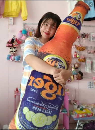 gối ôm 3d hình chai bia 90cm