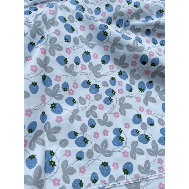 Vải thô lụa hình quả dâu tây 100% cotton mềm mát may ga gối