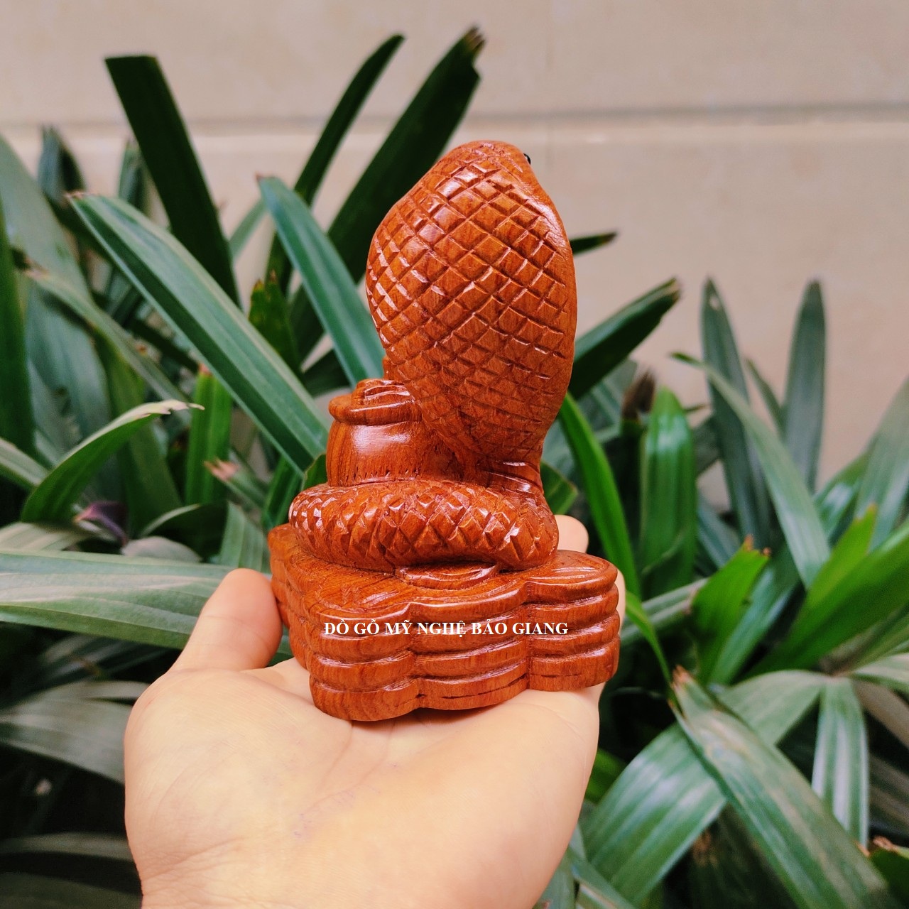 Tượng con rắn gỗ hương cao 12 cm
