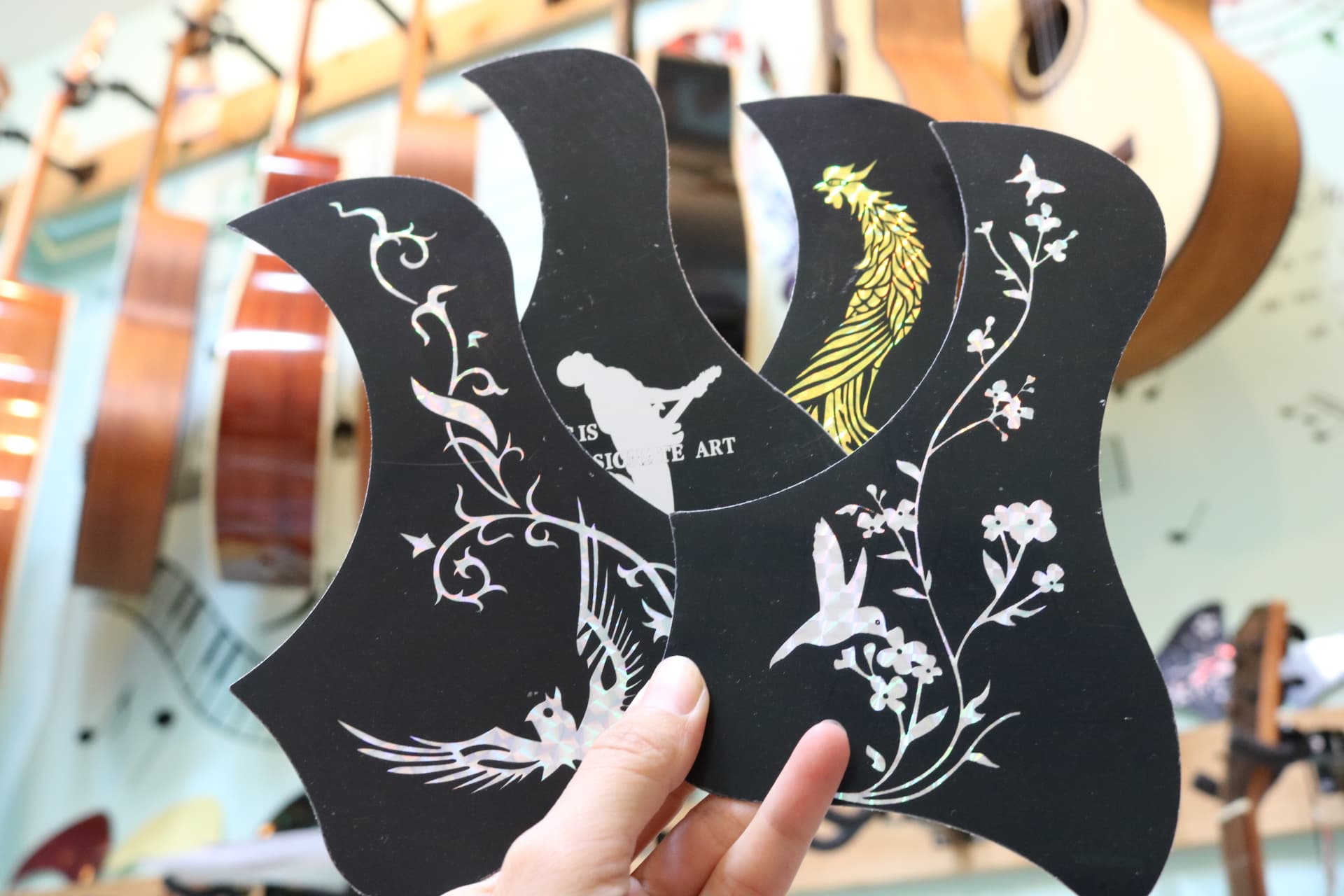 Miếng dán chống xước cho đàn guitar I hoa văn đủ loại