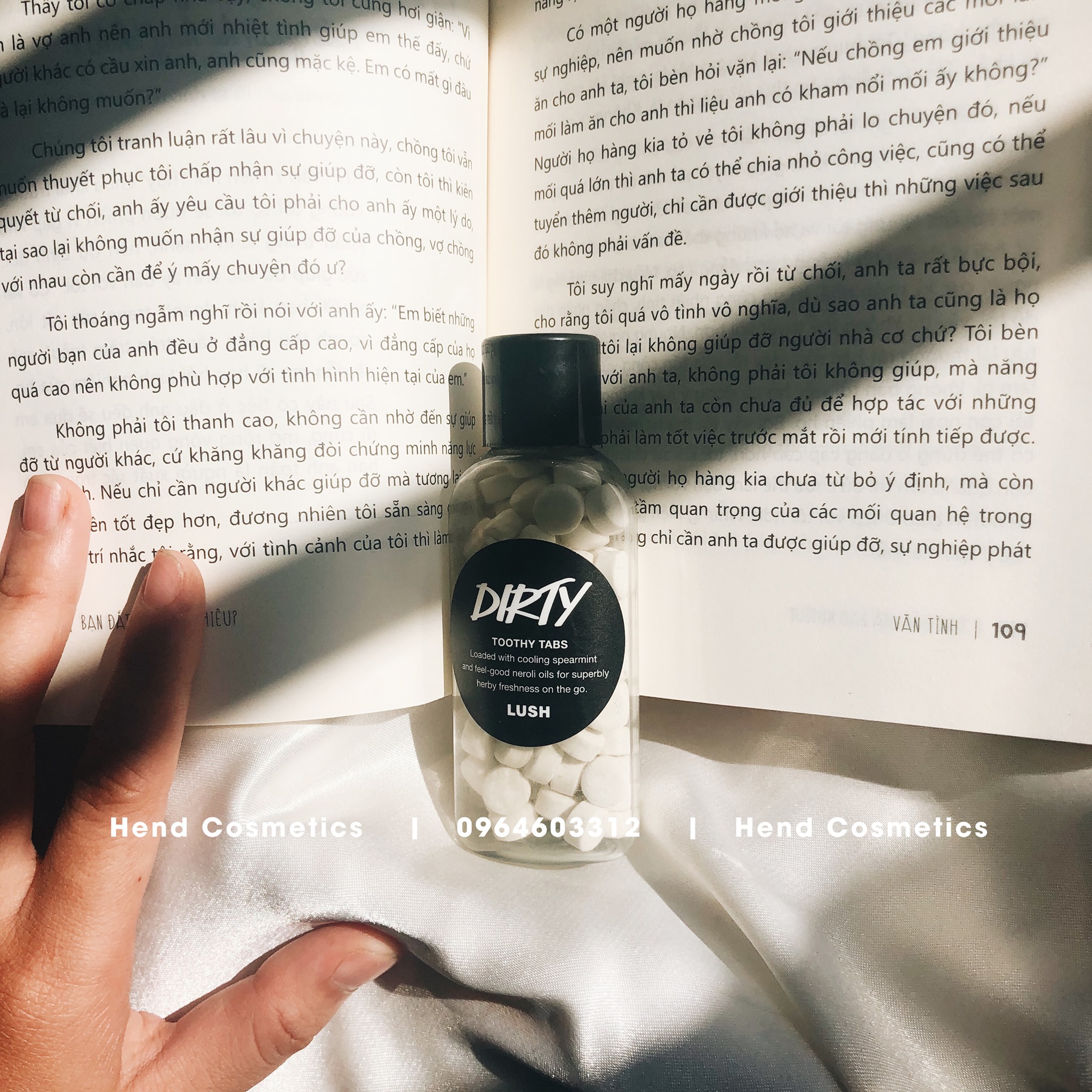 Viên đánh trắng răng Lush - Dirty Toothy Tabs