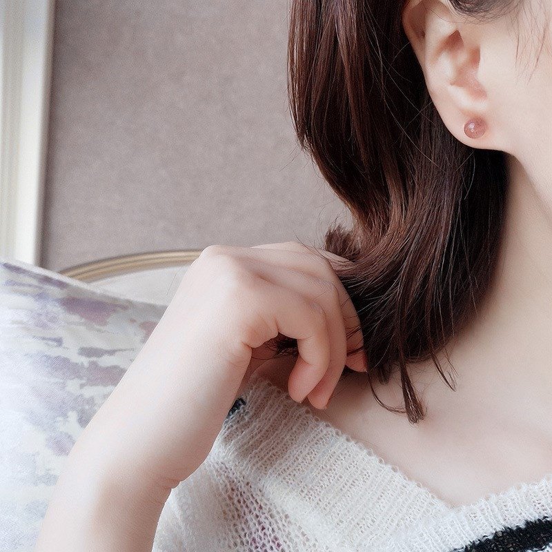 Bông tai ghim mẫu đá dâu thanh lịch