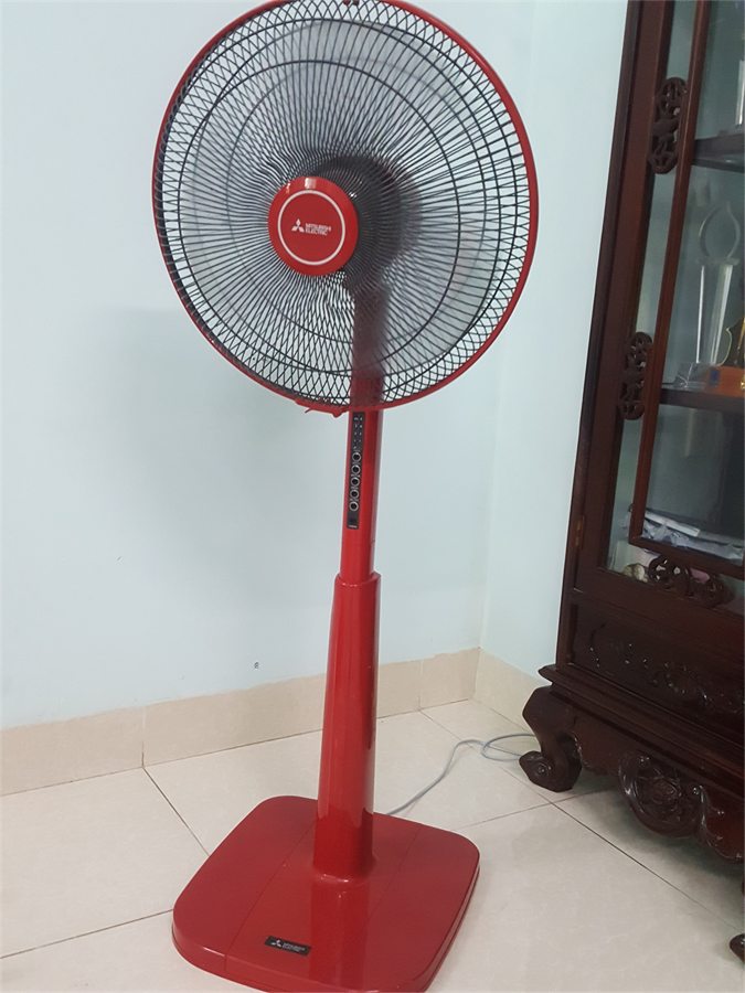 [HCM]Quạt đứng Mitsubishi LV16S-RA (Màu Đỏ)