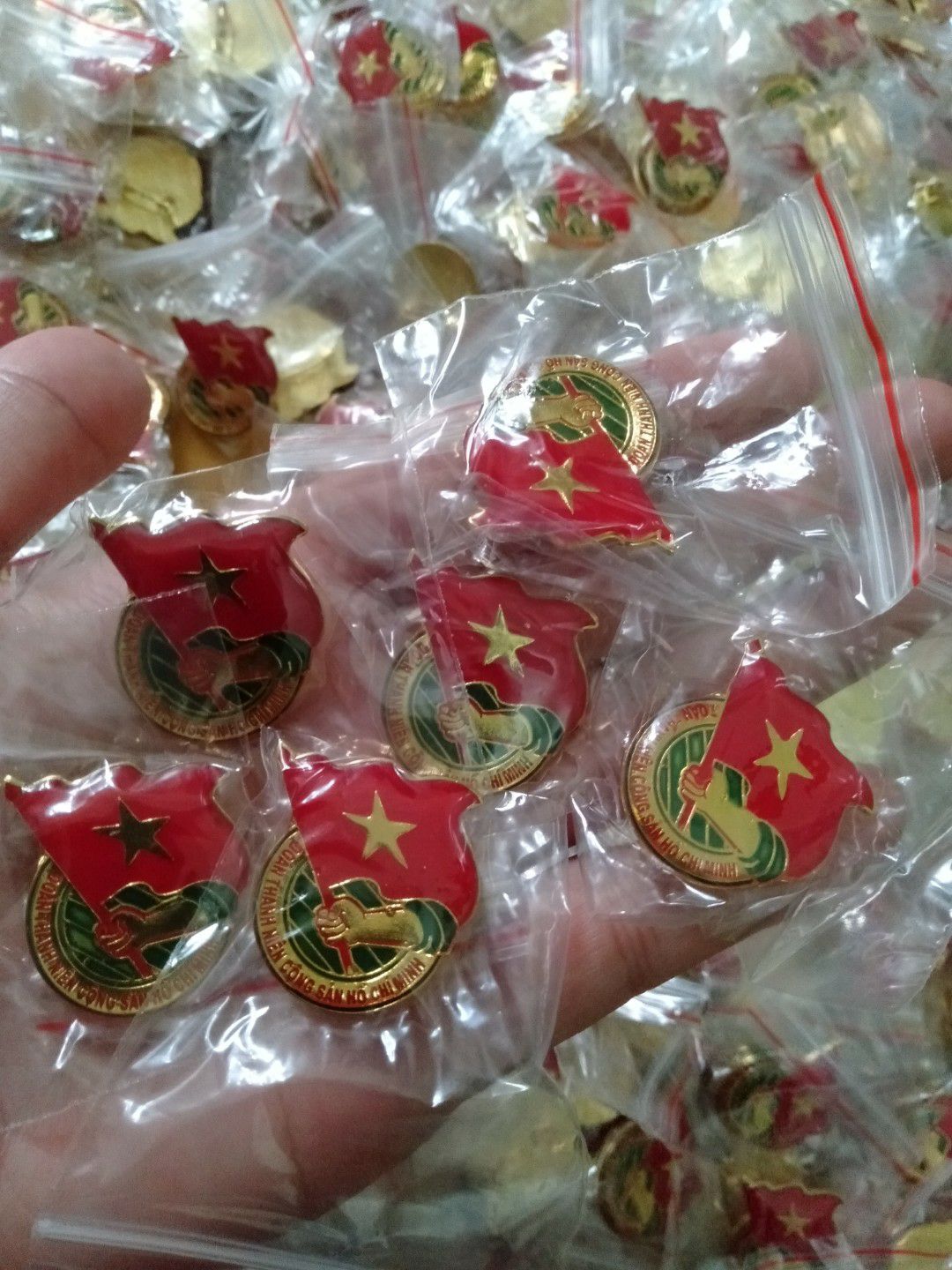 Huy hiệu đoàn loại 1 (100 cái đóng túi zíp 1 cái/túi)