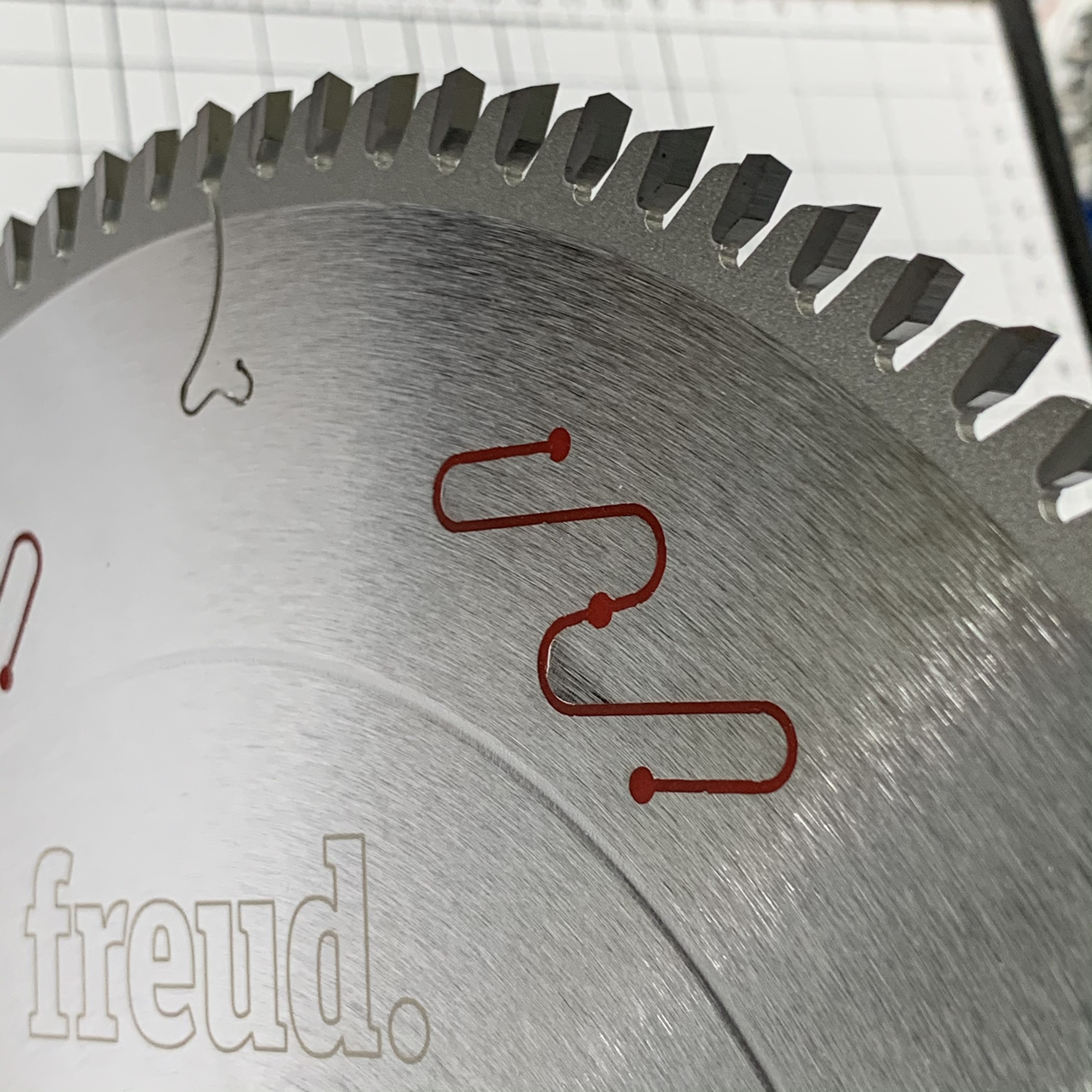 LƯỠI CƯA FREUD CẮT VÁN - LU2C-1500