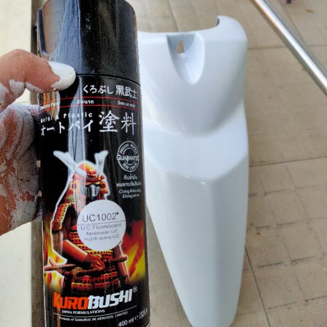 Sơn xịt Samurai nền màu Huỳnh Quang - UC1002 (màu trắng)