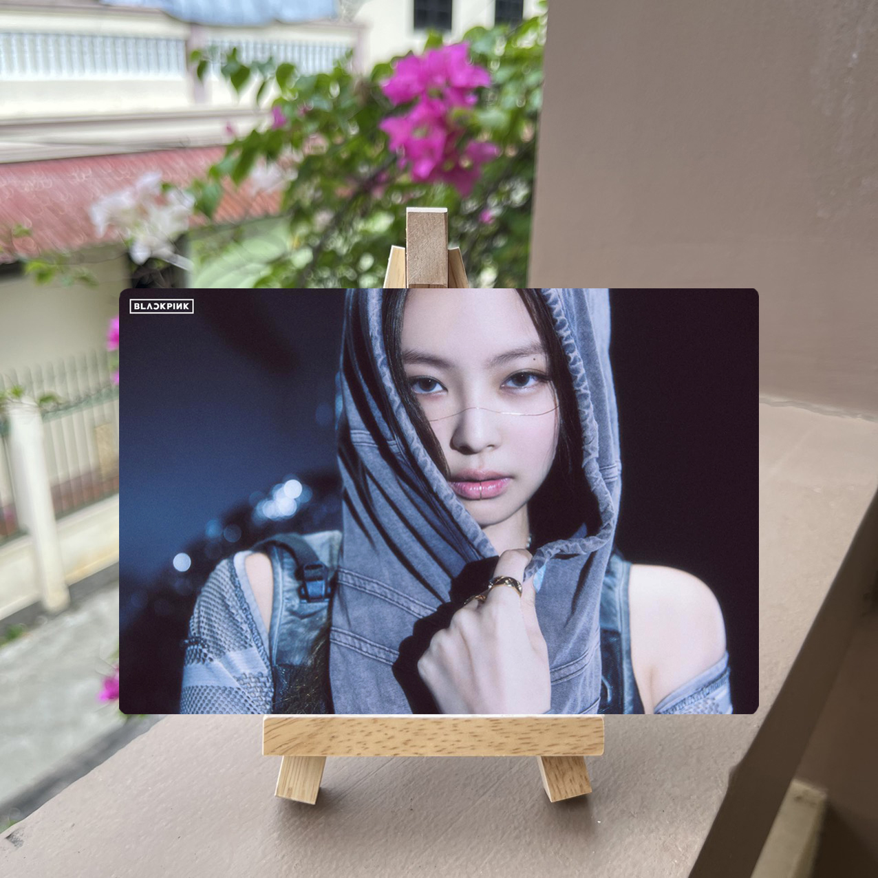 Khung ảnh Blackpink ( tặng kèm kệ gỗ)