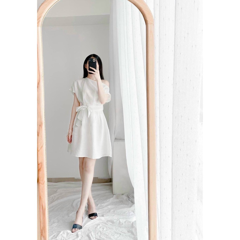 Đầm voan trễ vai thắt dây eo hai màu trắng/đen