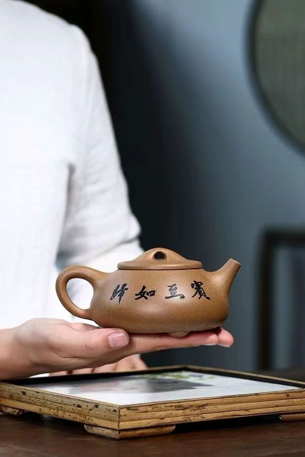 Ấm Tử Sa Nghi Hưng Thạch Biều Sư Đồ 280 ml (Thanh Khôi Đoạn Nê)