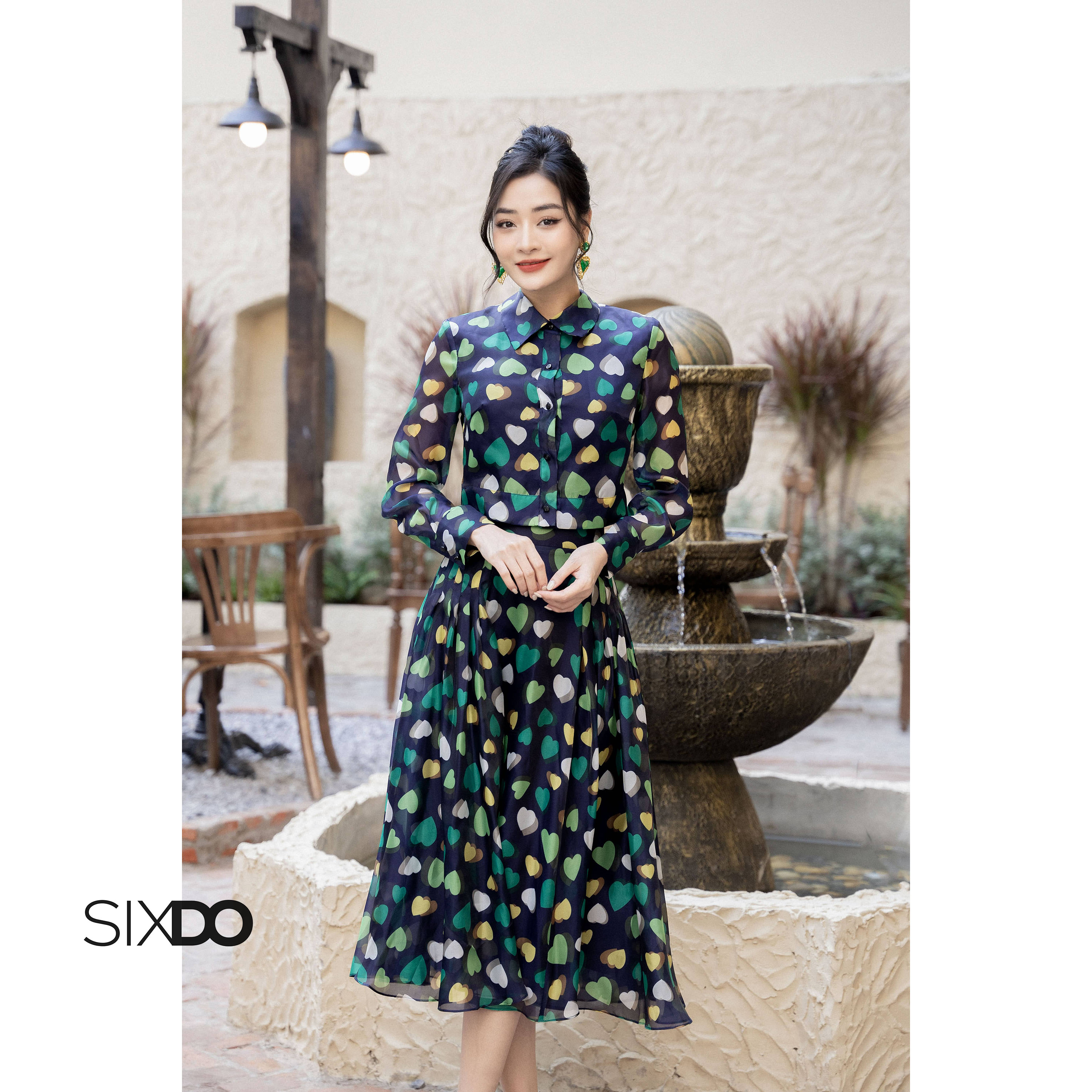Chân váy tơ họa tiết trái tim SIXDO (Navy Pleated Midi Skirt)