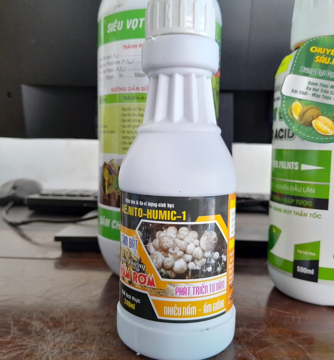 Sâm đất humic phân si.êu dưỡng nấm rơm chai 240ml