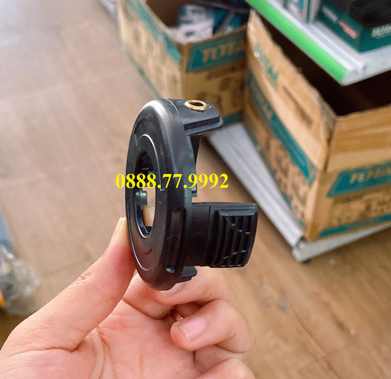 Nắp ổ cước của máy cắt cỏ GL300
