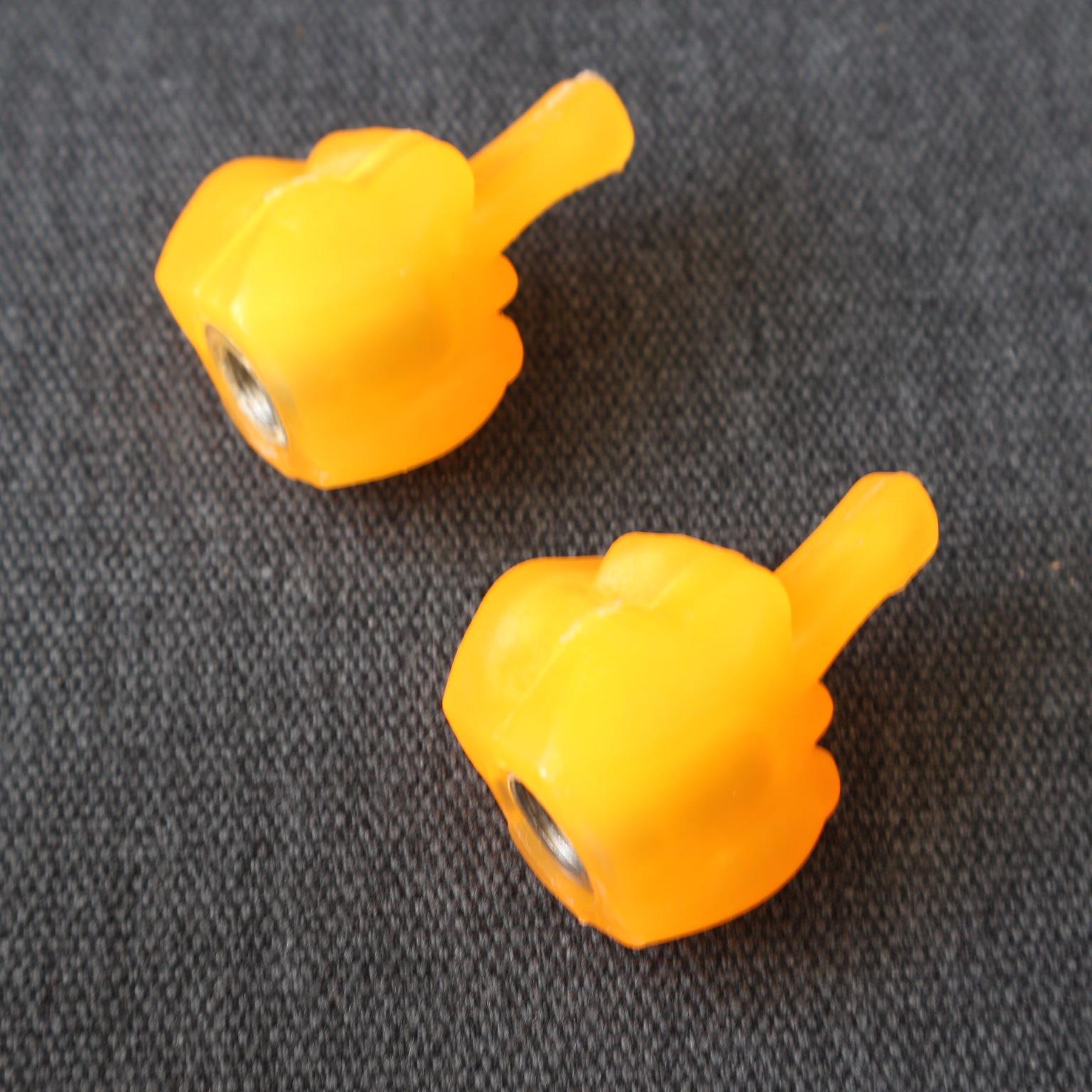 Nắp van vòi kiểu gắn xe máy hình ngón tay độc đáo (màu vàng)