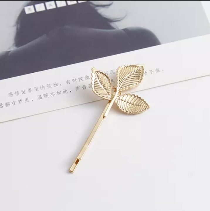 Kẹp tóc mái chiếc lá vàng xinh xắn sang trọng