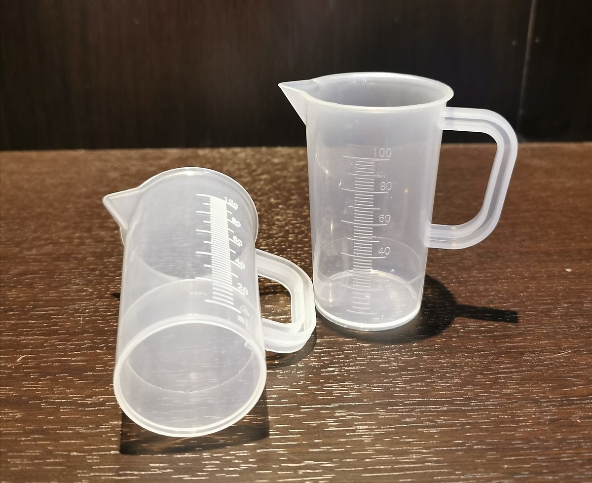 Ca Đong Nhựa Có Vạch Chia Định Lượng 100ml (có quai)