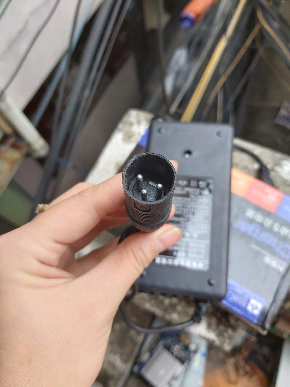 Sạc Xe Đạp Điện Pin Lithium 36V 2A loại tốt
