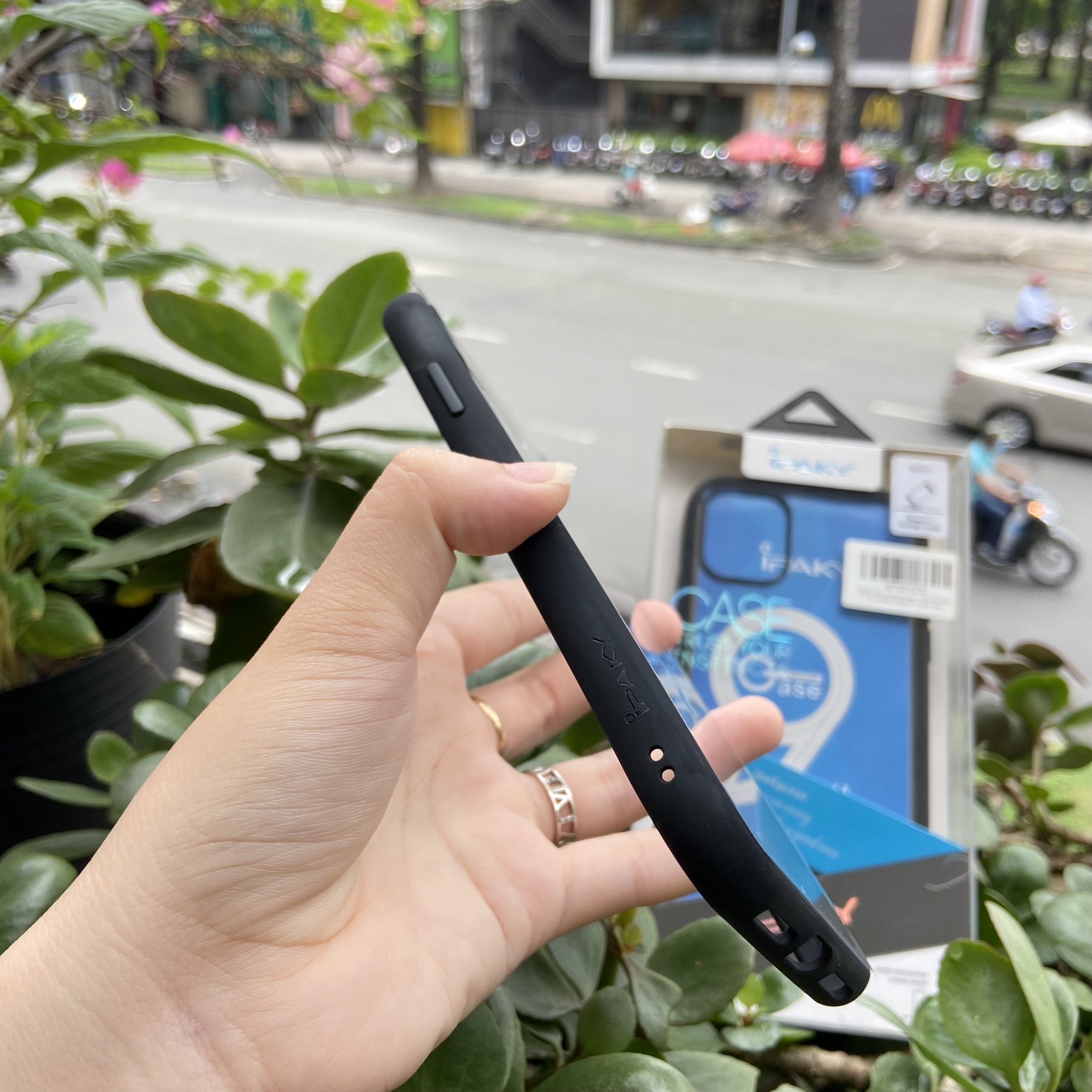 [Hỏa Tốc HCM] Ốp lưng IPAKY iPhone 11/ 11 Pro/ 11 Pro Max - Mặt lưng Trong, VIỀN MÀU MỎNG