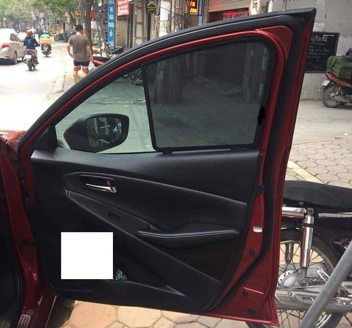Che nắng kính sườn theo xe Mazda 2 2015-2022