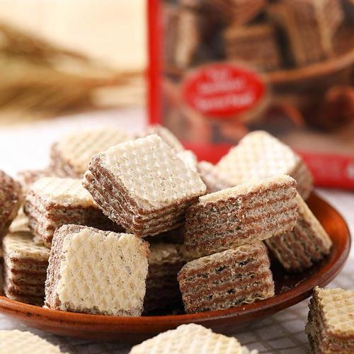 Bánh Xốp Socola Hạt Dẻ Quadratini Loacker