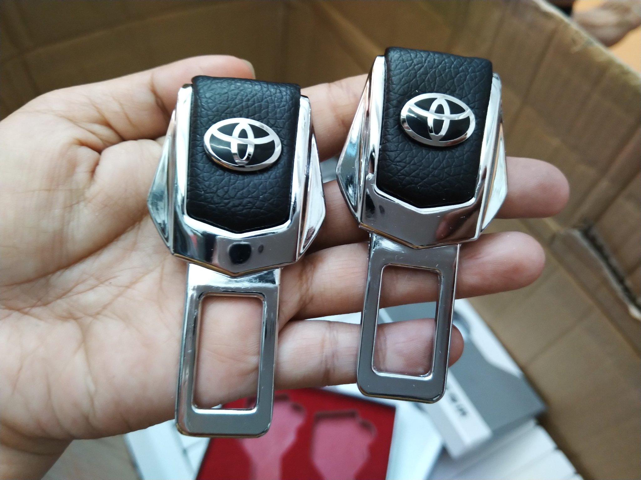 Chốt an toàn oto logo TOYOTA