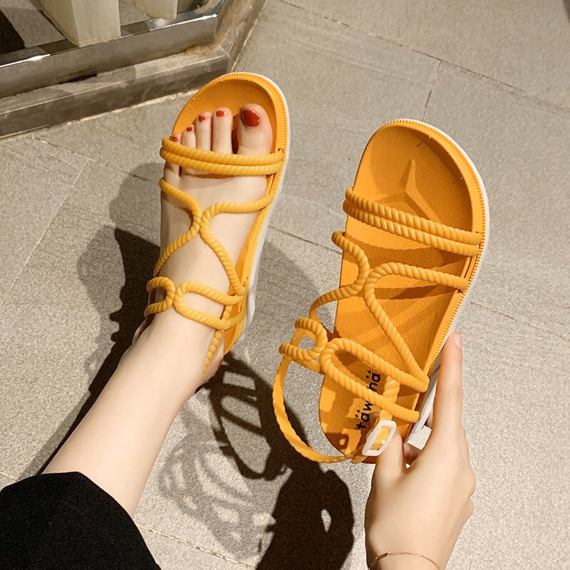 Giày sandal đế bằng nhựa họa tiết dây thừng màu sắc