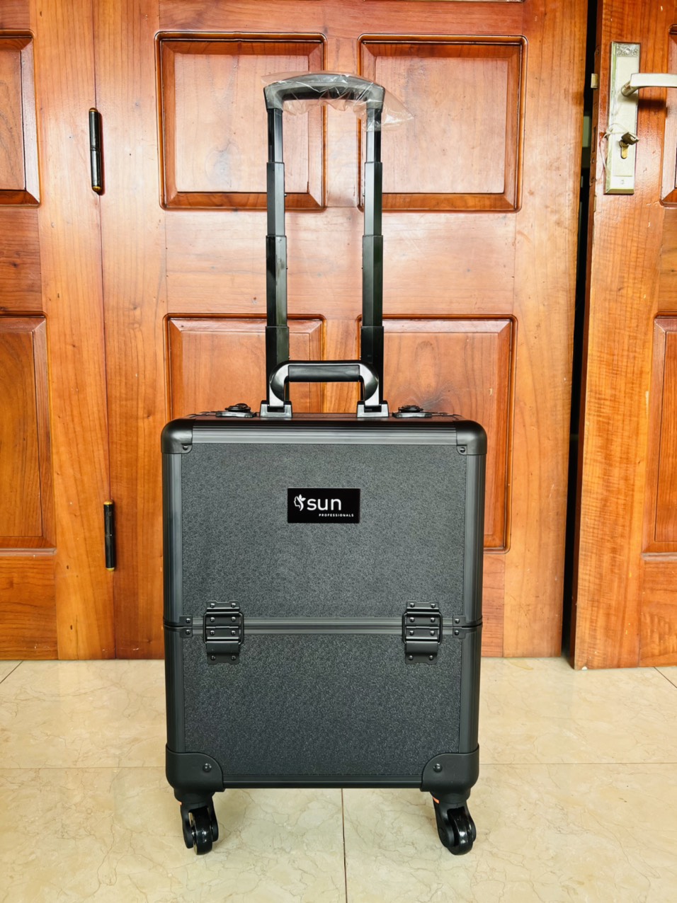 Sunmetic Suitcase Pull-Out Trunk Is High Off the Ground