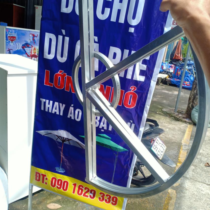 Vòng tròn và chân xếp treo quần áo