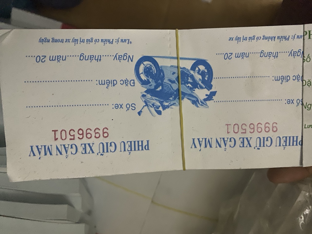 Phiếu giữ xe in sẵn CÓ ĐÓNG SỐ NHẢY,