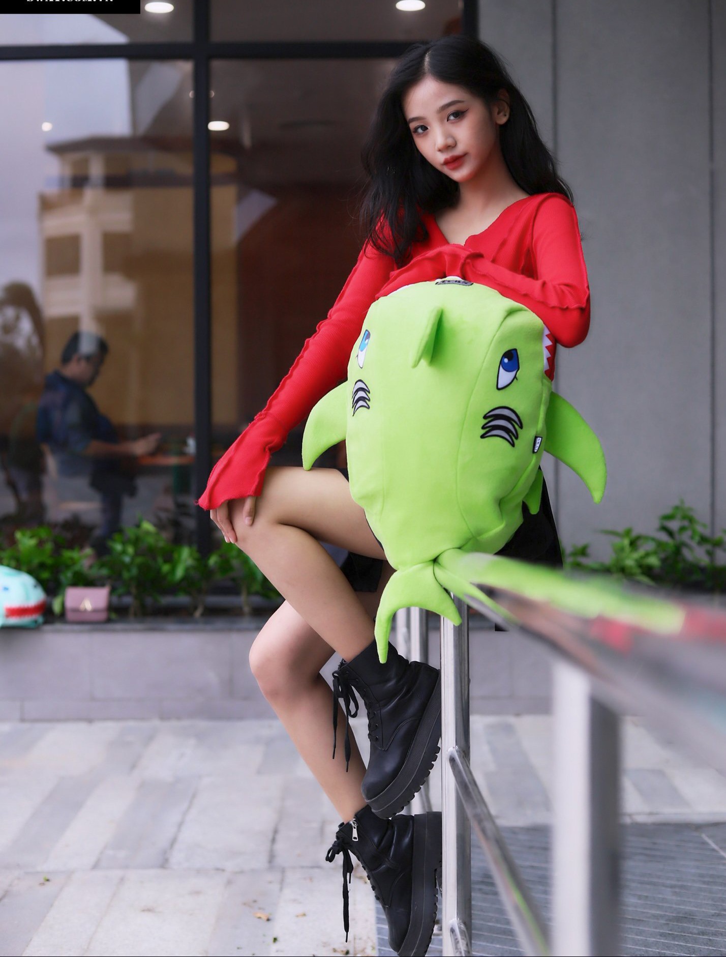 Balo cá mập nhung siêu dễ thương