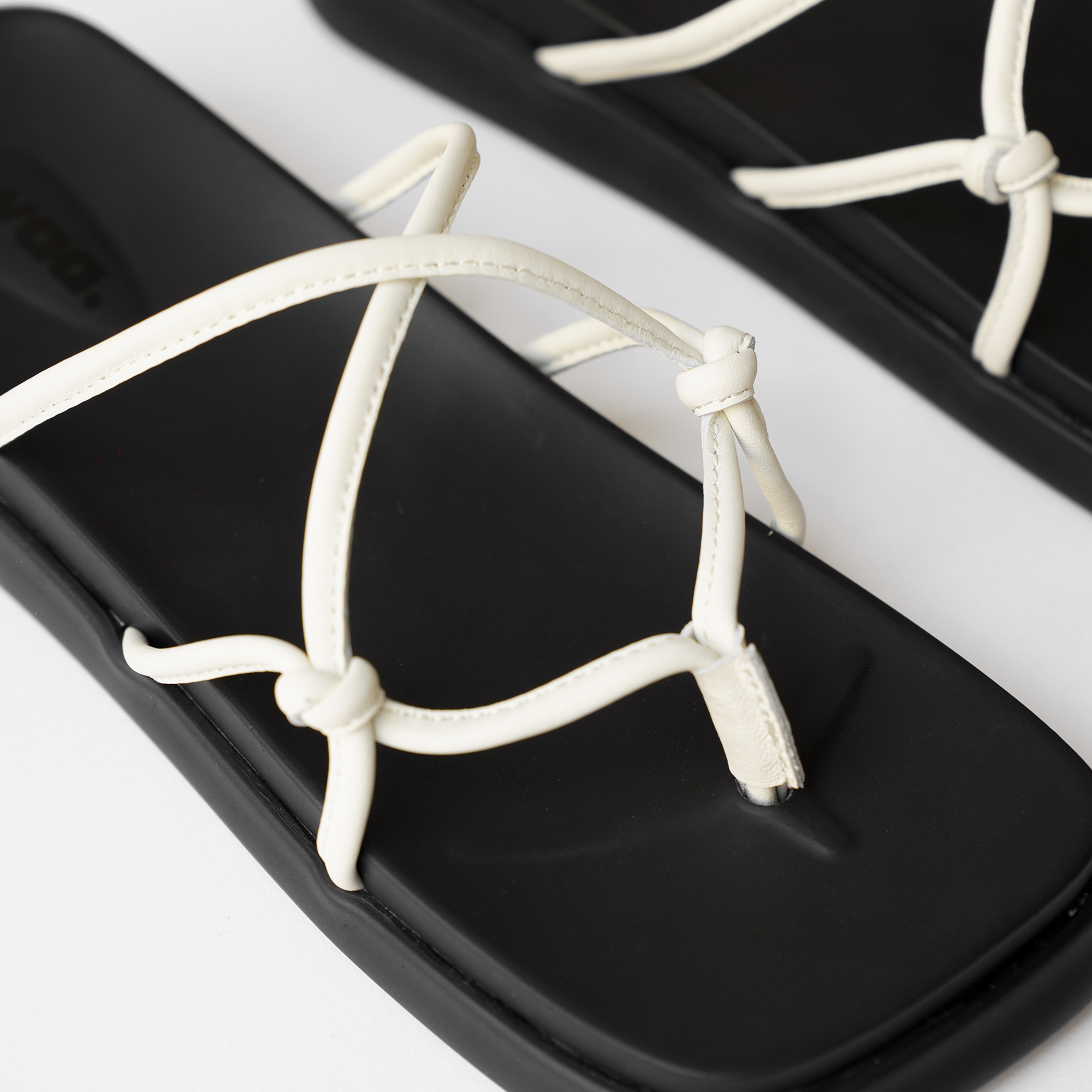 RỐI SANDALS Waa.- Màu Kem - Dép Dây Da Thật