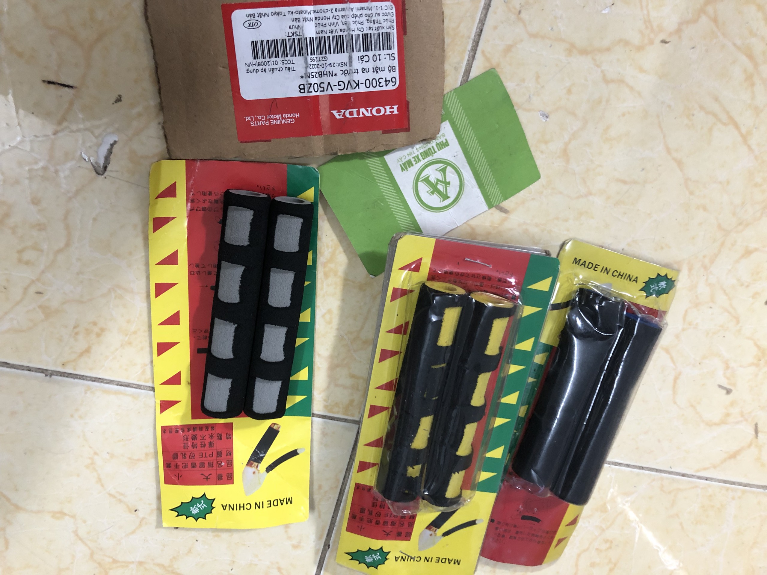 1 Pair of Rubber Pads for Brake Levers and Brake Clutches (Random Color)