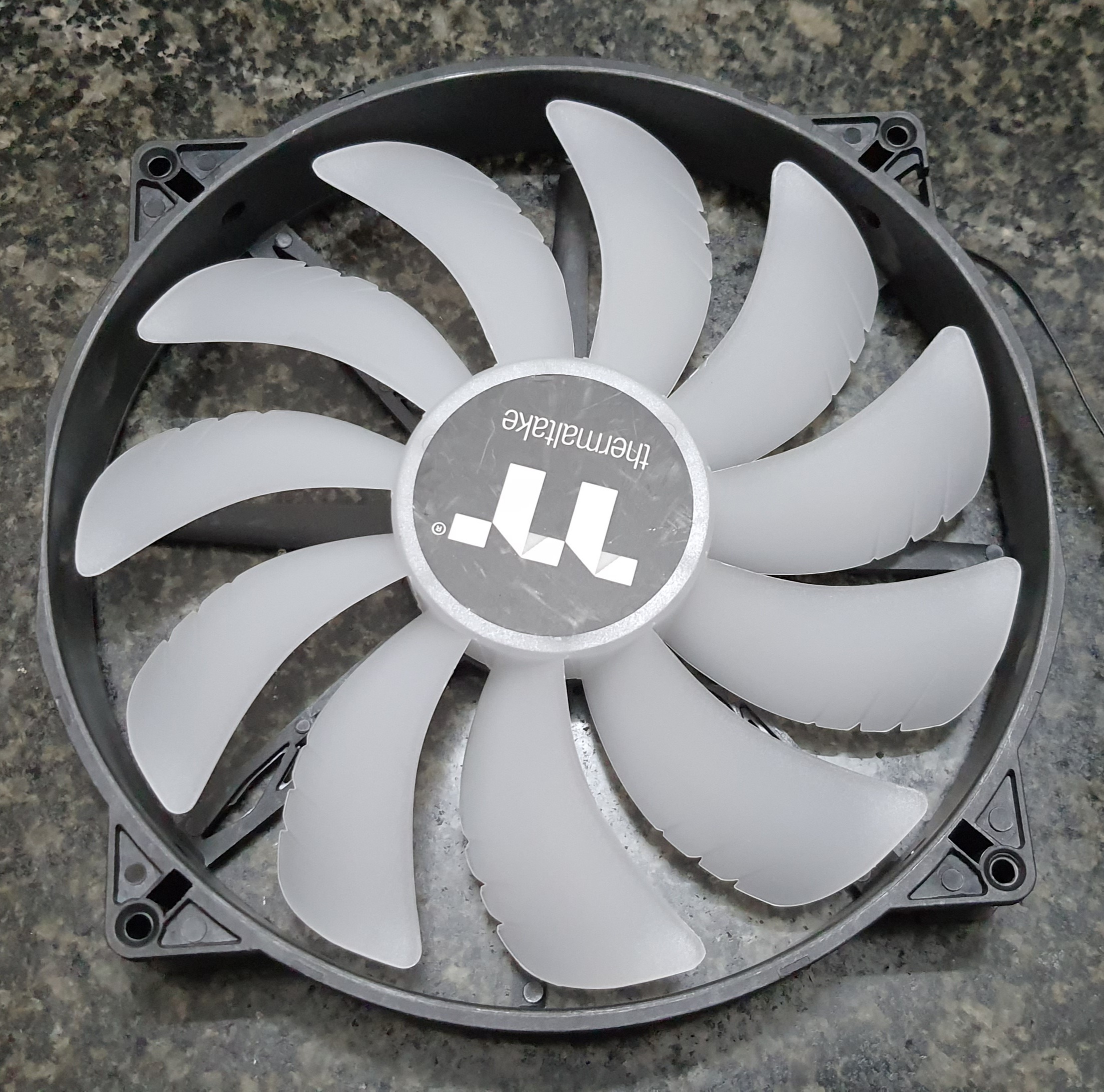 Fan Quạt tản nhiệt Thermaltake 200 ARGB