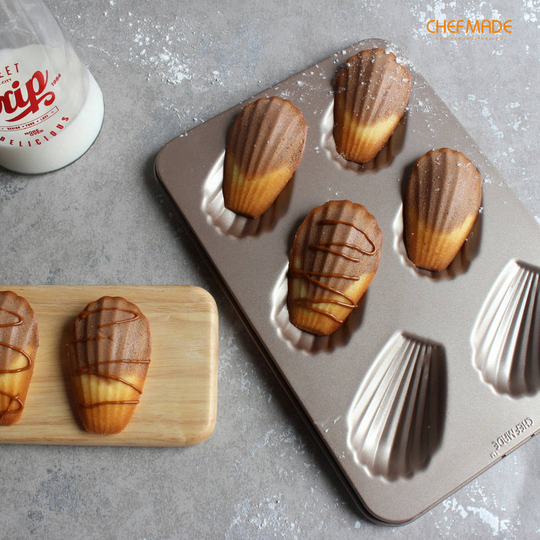 CHEFMADE 6 Cup Madeleine Pan Shell Mold Madeleine Baking Tray Non-stick Cup Cake Mold Bakeware Champagne Gold Professional Series WK9029
