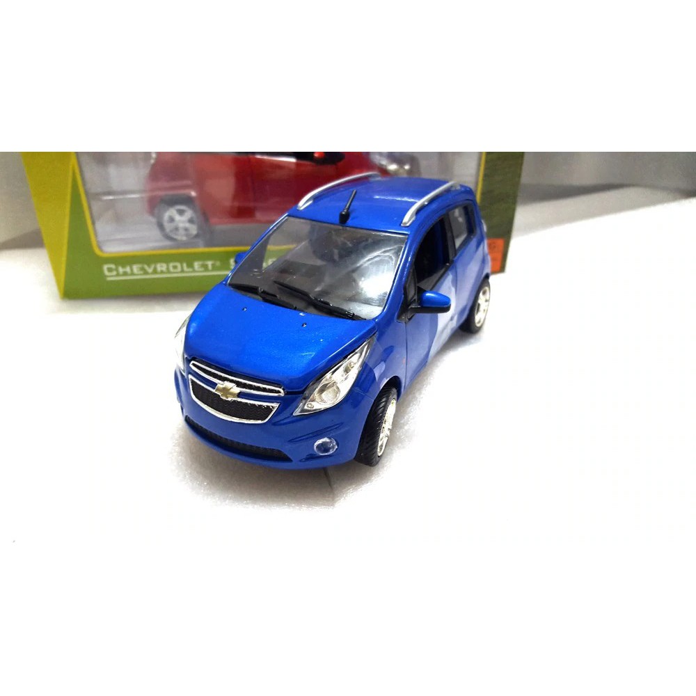 Mô hình xe Chevrolet Spark tỷ lệ 1:24