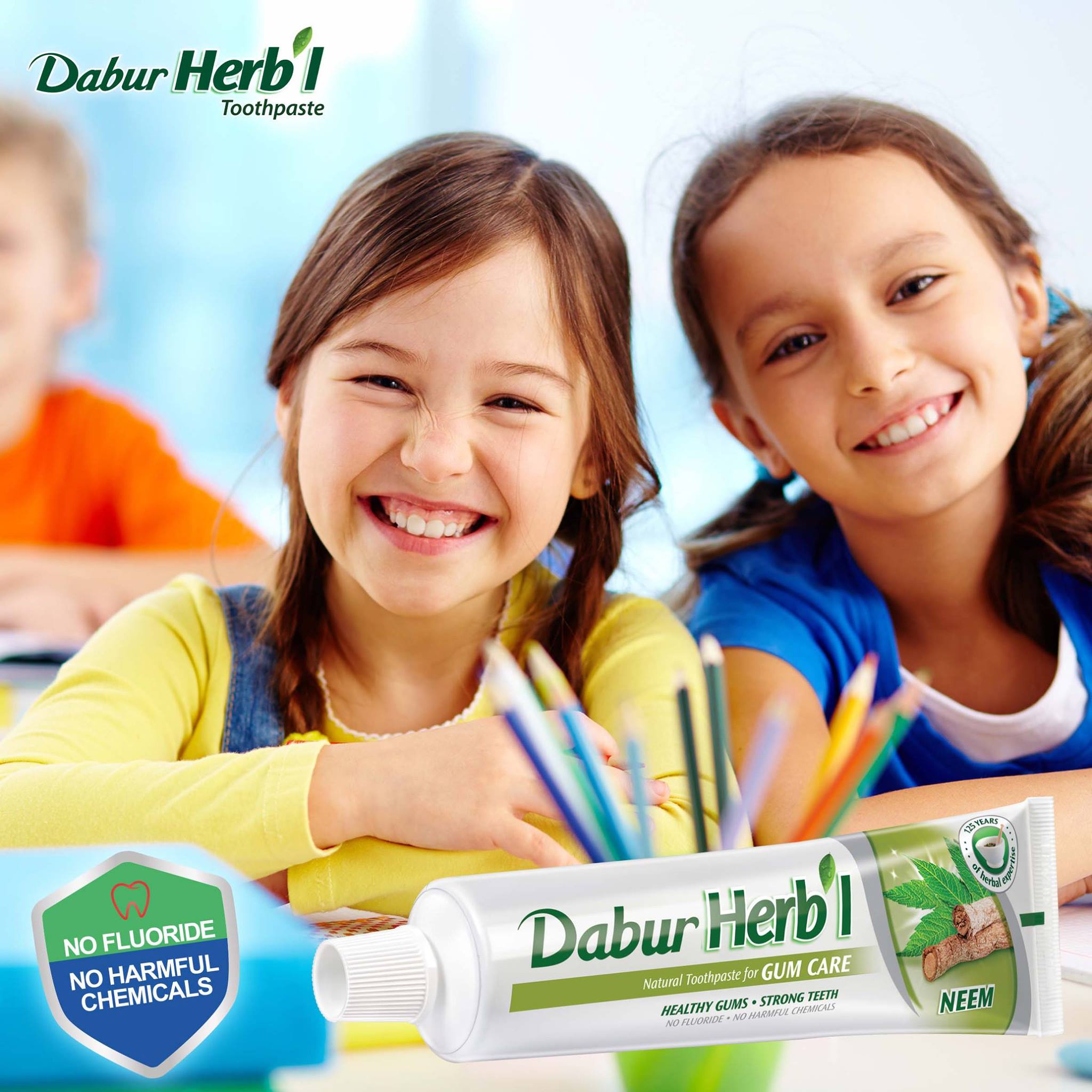 Kem đánh răng Dabur Herbal Toothpaste with Neem 155g