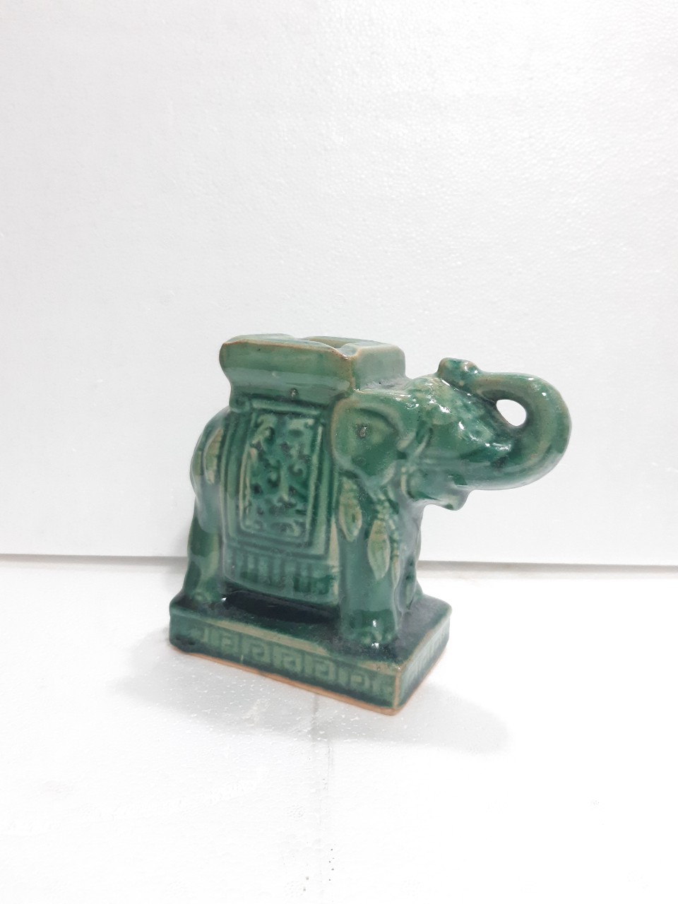 Đôn voi đựng tàn men xanh 15 cm