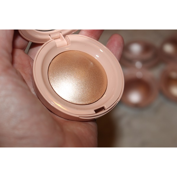 Phấn bắt sáng Rare Beauty Positive Light Silky Touch Highlighter