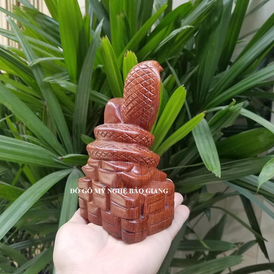 Tượng con rắn gỗ hương