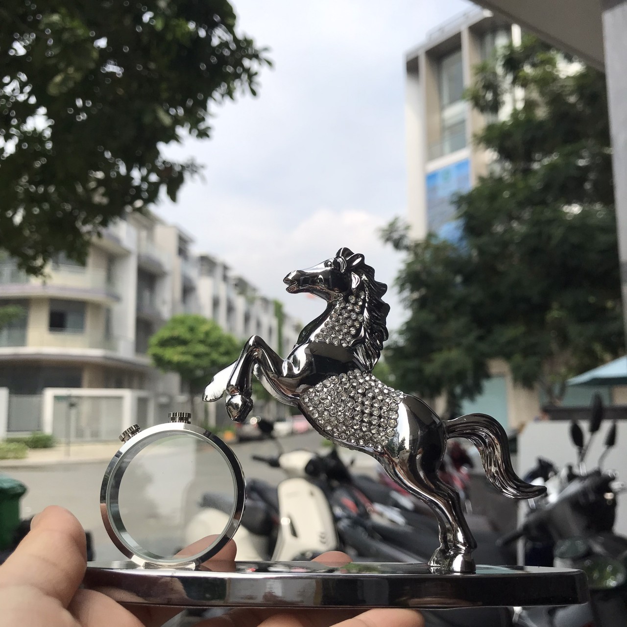 Nước hoa ngựa đính đá
