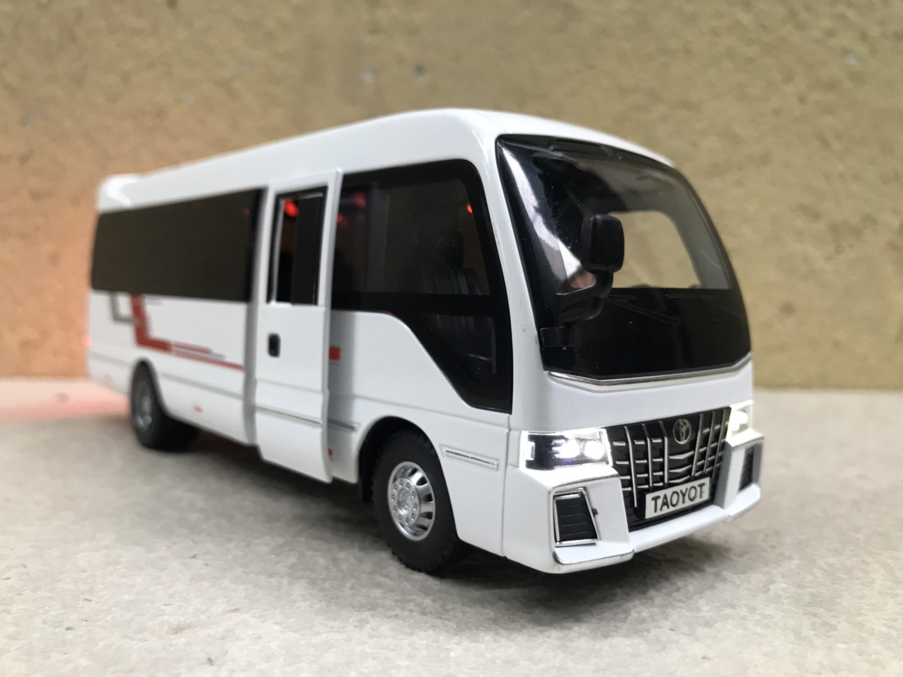 Mô hình xe Bus TOYOTA Coaster Premium 12 1:32