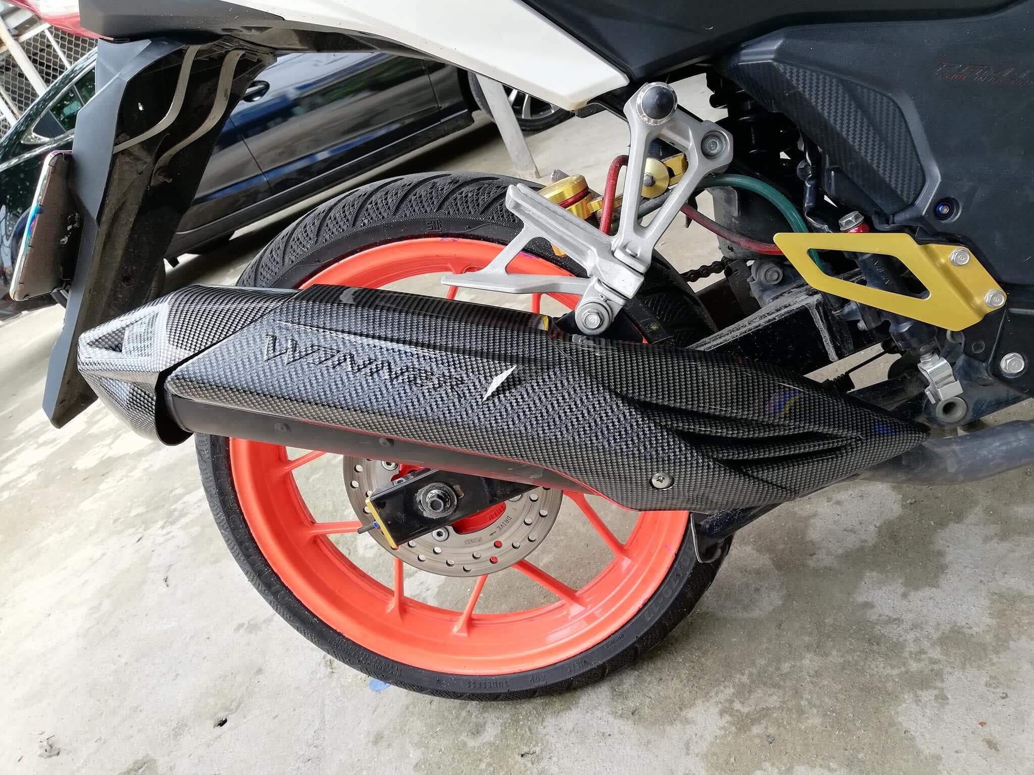 Bộ ốp đít bô winner carbon